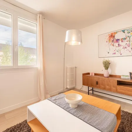 Апартаменты Meuble Spacieux Et Lumineux Centre